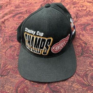 NWT 1997 STARTER Detroit Red Wings Stanley Cup Champs Hat